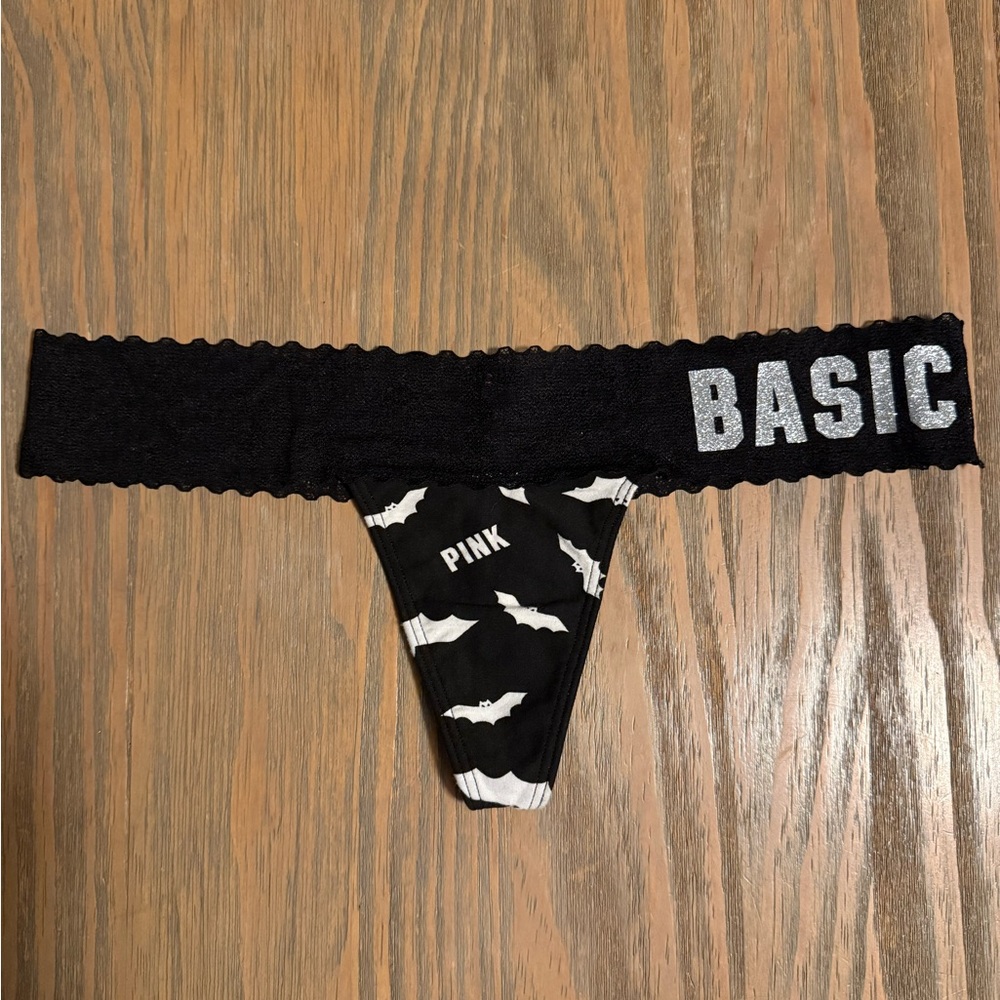 NWOT Victoria’s Secret PINK Bat Bling Witches Lace Band Halloween Thong Panty M